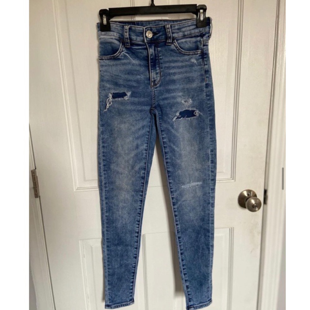 American Eagle blue ripped jeans.